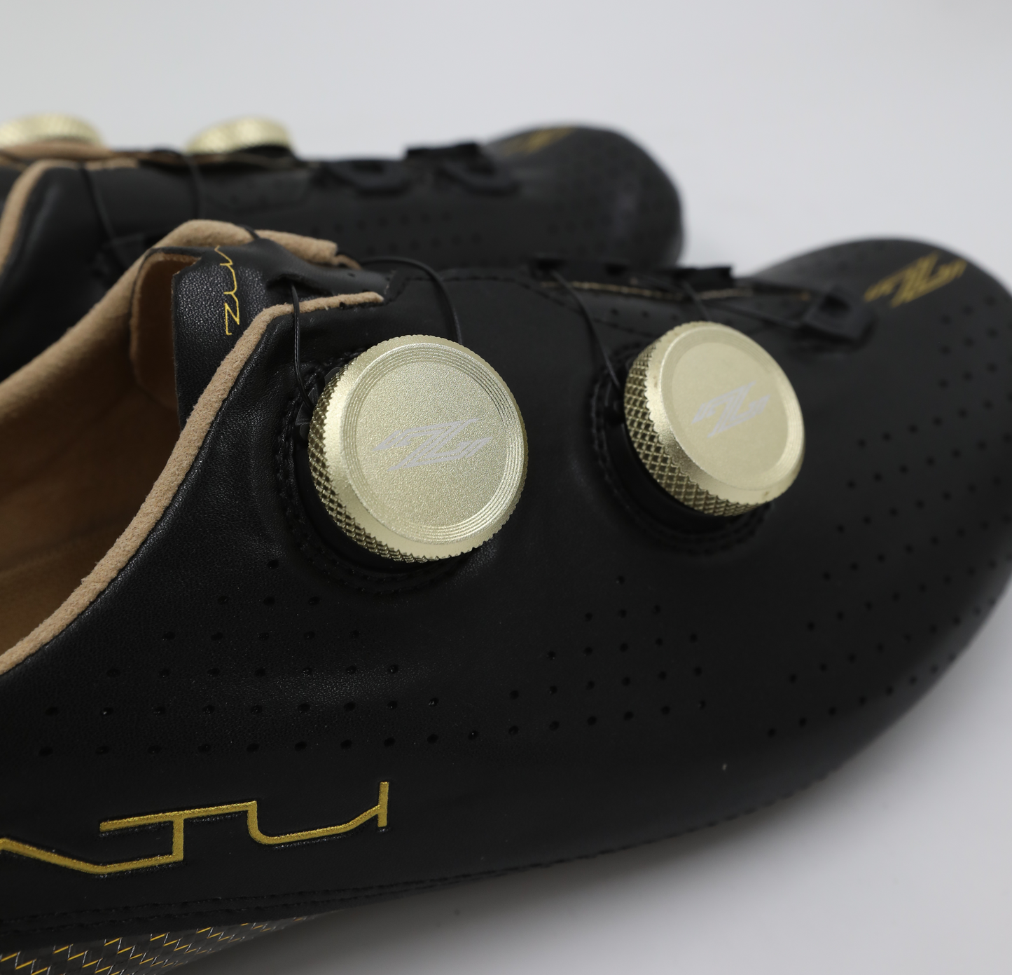 Zuatu Z001 PRO - Black/Black - Gold Dial - Cycling Shoe