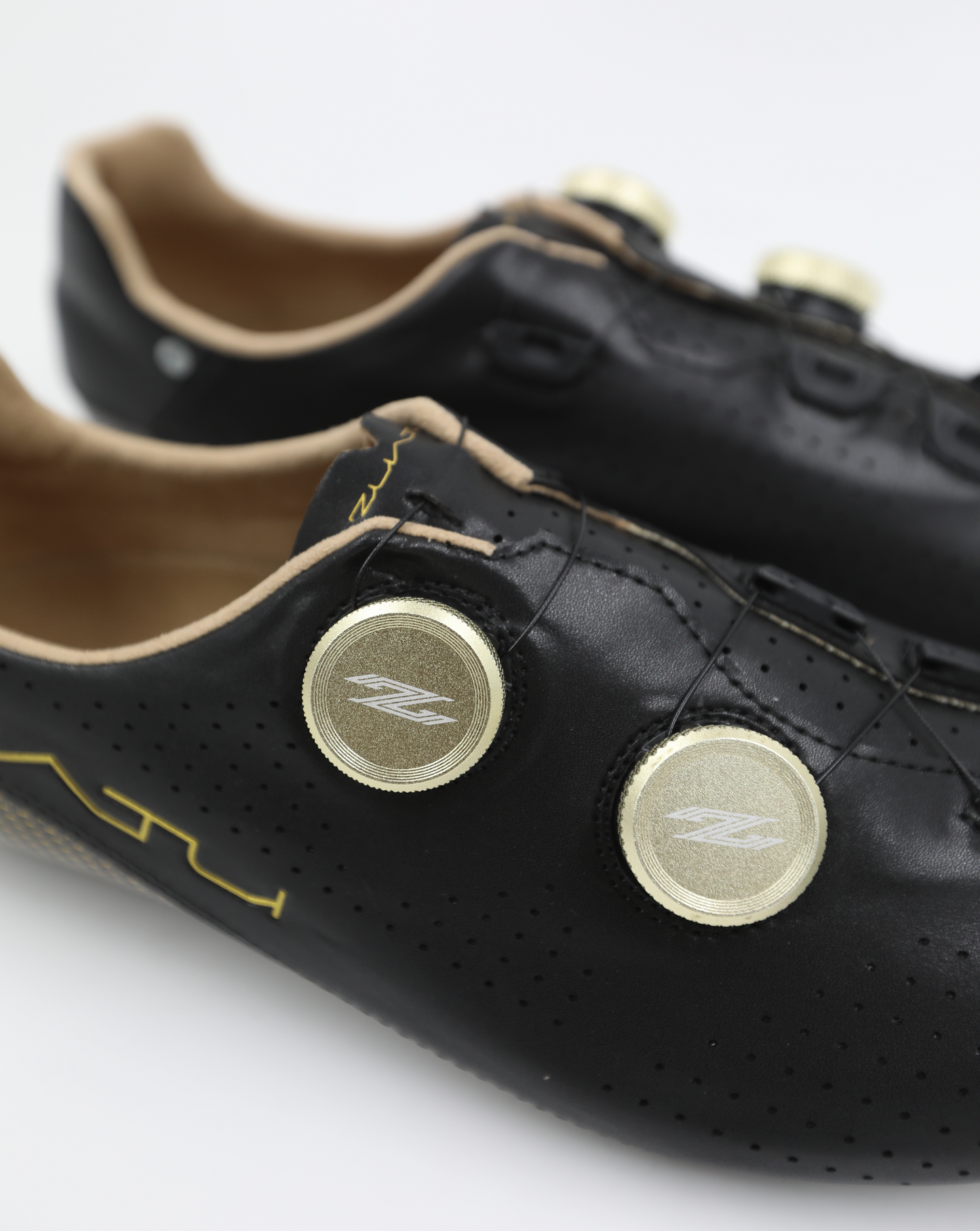 Zuatu Z001 PRO - Black/Black - Gold Dial - Cycling Shoe